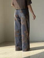 شلوار جین سرمه ای پترن گل قهوه ای کد۲۲۳۹۰۱۷ - Image 4